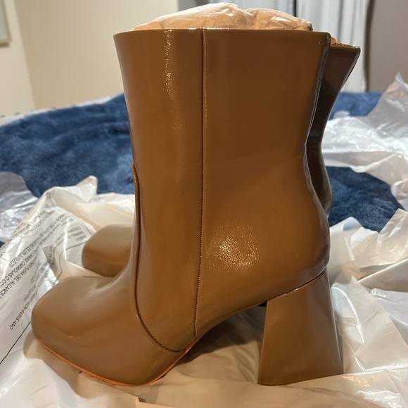 Torrid Square Toe Triangle Heel Booties Size 10 WW - Picture 5 of 5